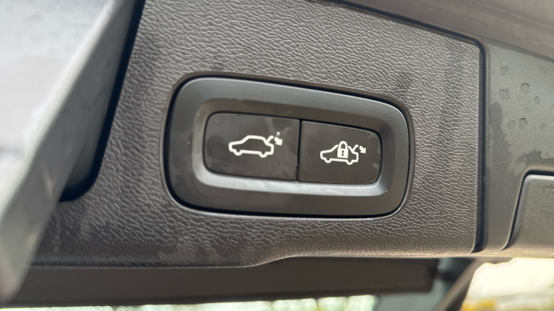 Volvo XC60 2.0 B5P Plus Dark 5dr AWD Geartronic Petrol Estate